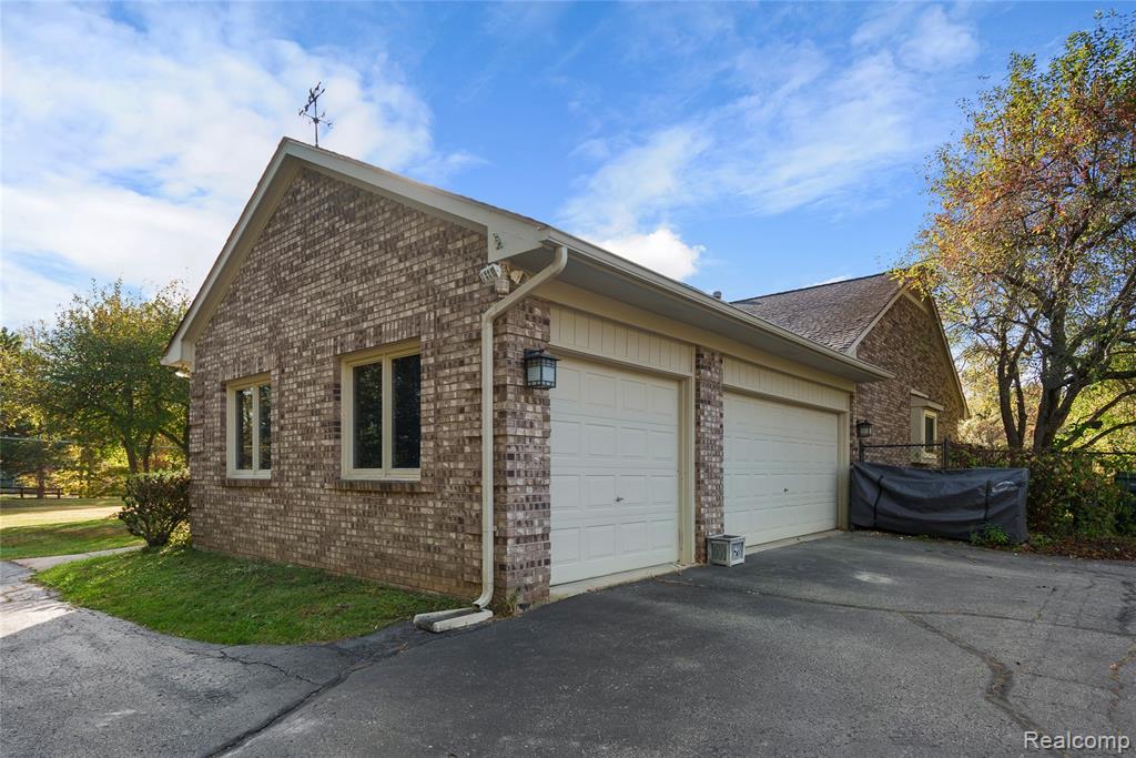 990 Brewer Road, Leonard, MI 48367 — Photo 49