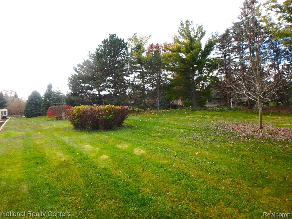 5883 Windward Court, Clarkston, MI — Photo 16