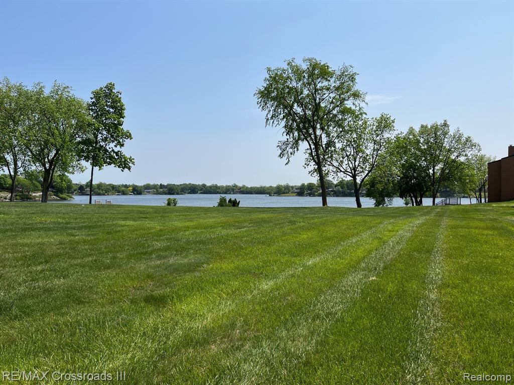 48295 BAYSHORE Drive, Van Buren, MI 48111 — Photo 25