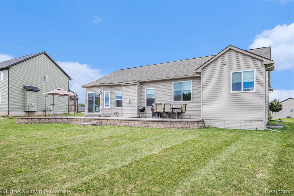 1535 Woodlake Lane, Grand Blanc, MI 48439 — Photo 36