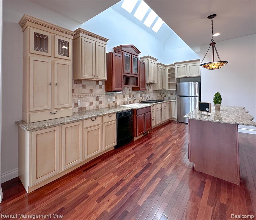5742 PUTNAM Drive, West Bloomfield, MI 48323 — Photo 20
