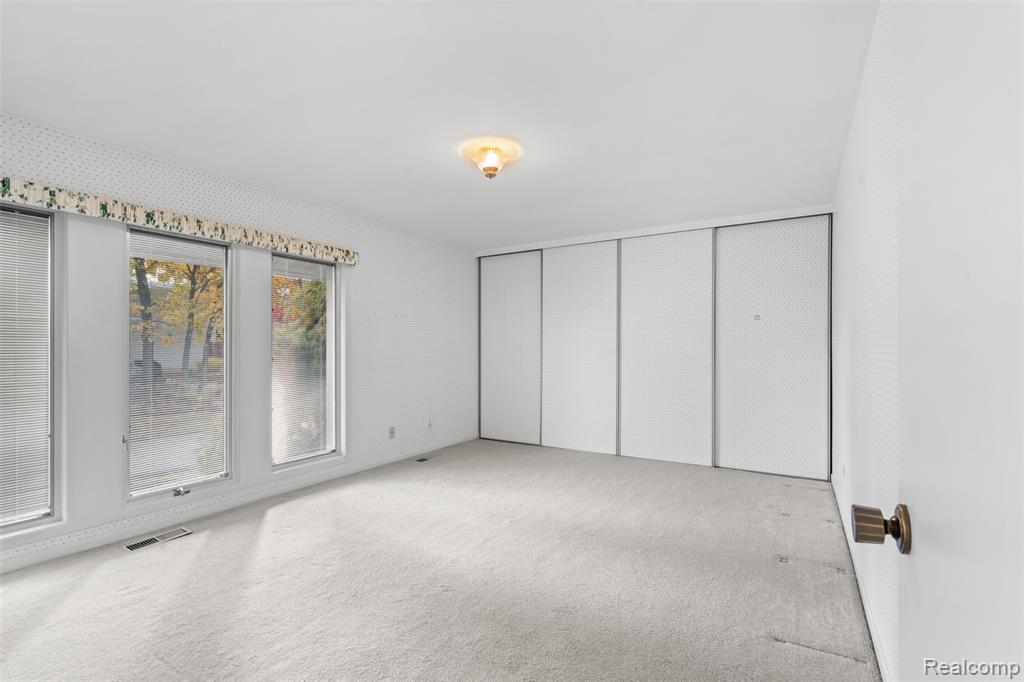 4724 Tara Court, West Bloomfield, MI 48323 — Photo 26
