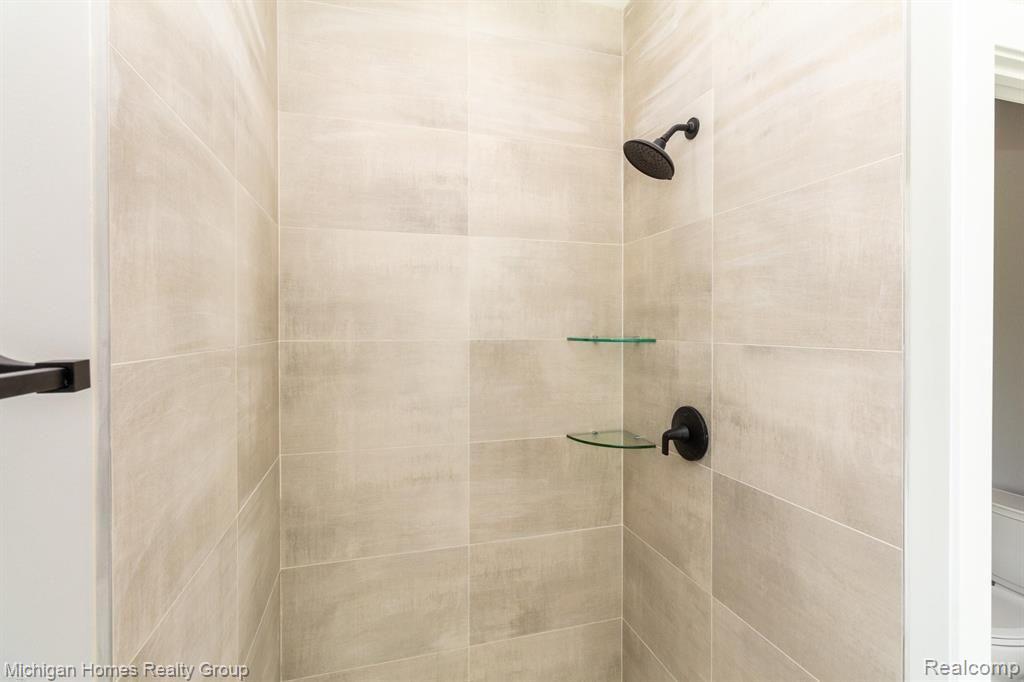 2910 LOON Drive, Wixom, MI 48393 — Photo 67