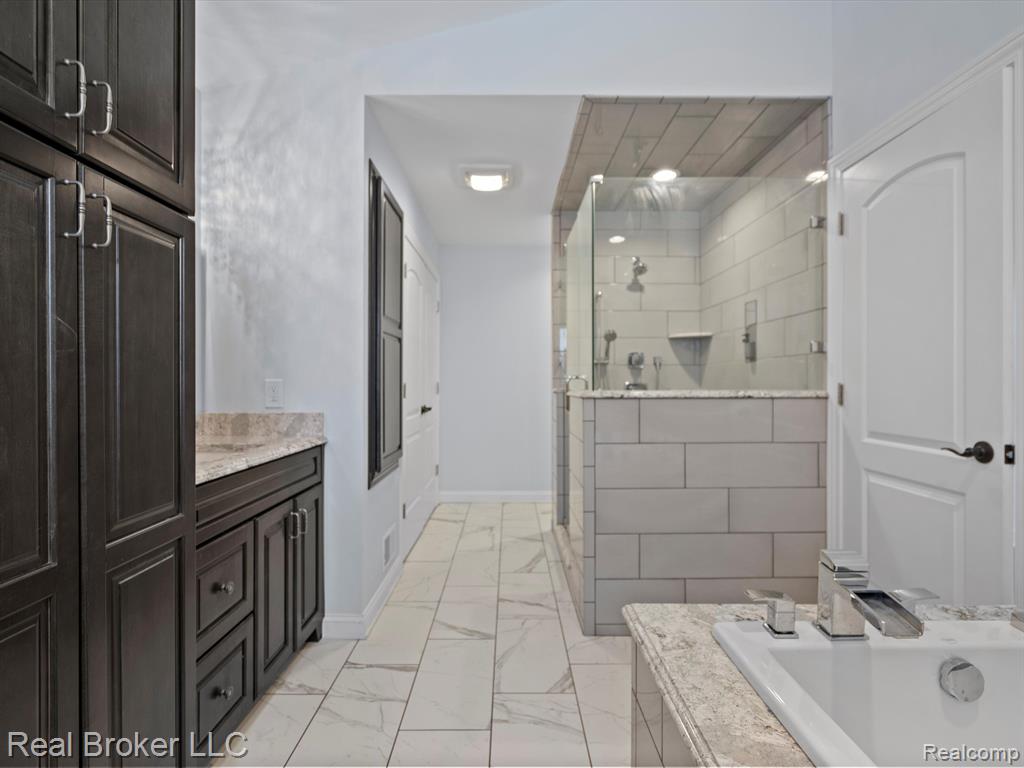 680 CRESCENT Court, Ortonville, MI 48462 — Photo 15