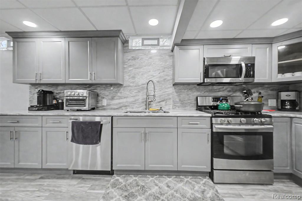 816 N Beech Daly Road, Dearborn Heights, MI 48127 — Photo 33