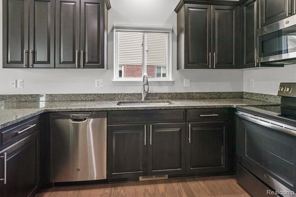 5176 HAWKSEYE Terrace, Warren, MI 48092 — Photo 11