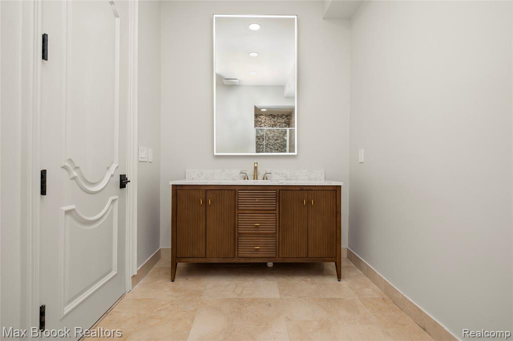 1888 W Tahquamenon Court, Bloomfield Hills, MI 48302 — Photo 62