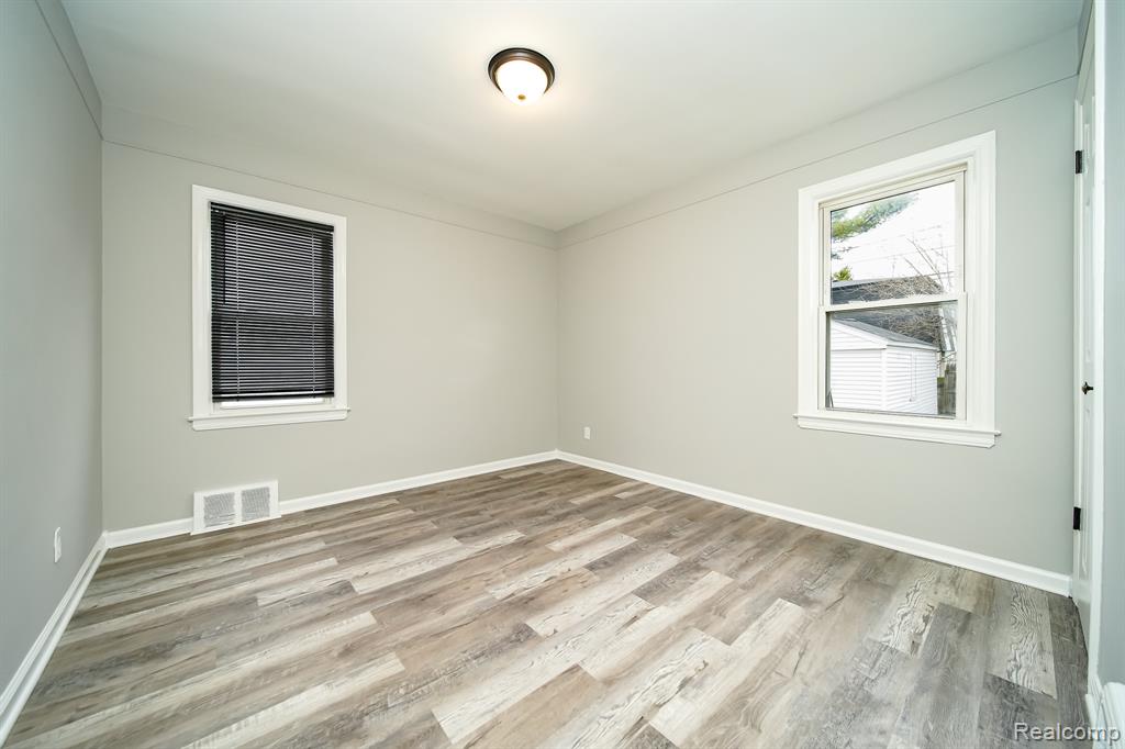 8221 Coolidge, Center Line, MI 48015 — Photo 38