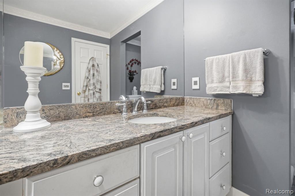 42626 Christina Drive, Sterling Heights, MI 48313 — Photo 27