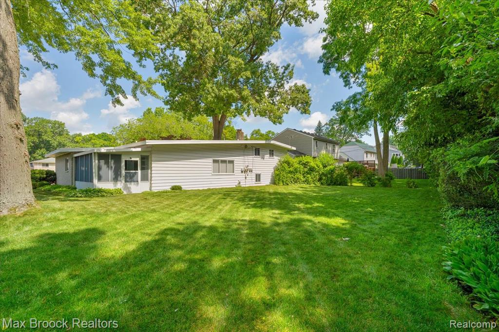 2419 Avondale Street W, Sylvan Lake, MI 48320 — Photo 26