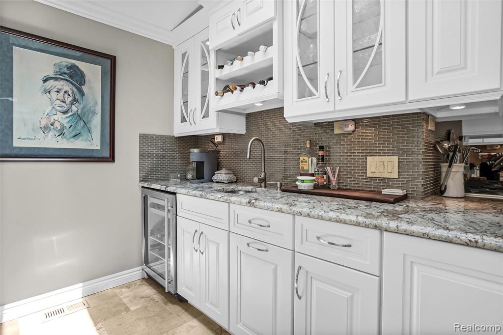 5693 Hunters Gate Drive, Troy, MI 48098 — Photo 15