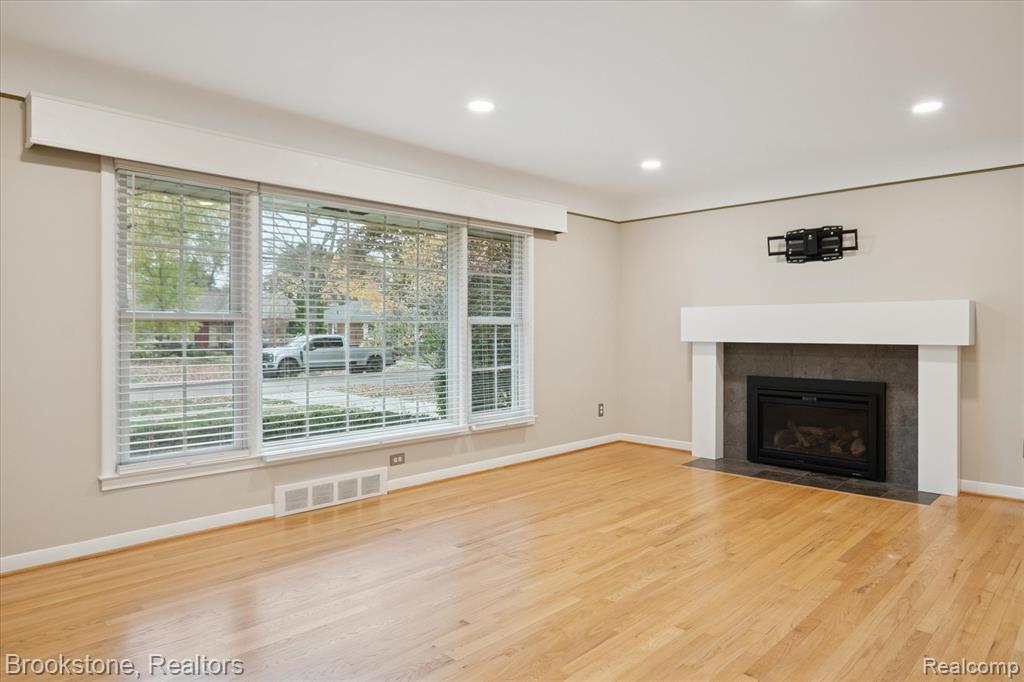 16951 Locherbie Avenue, Beverly Hills, MI 48025 — Photo 8