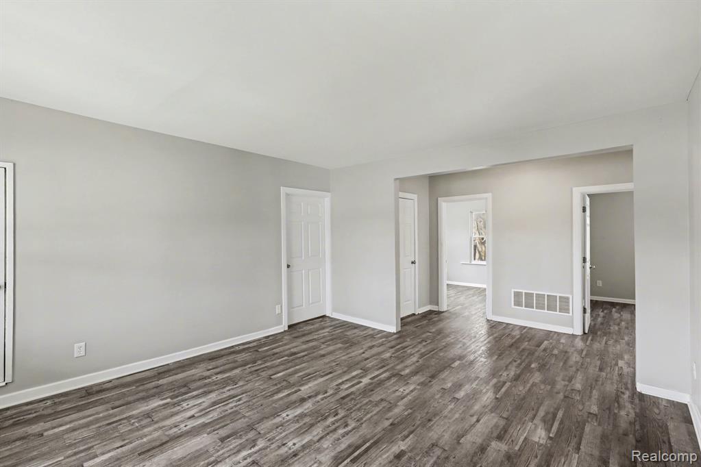 5200 HATCHERY Road, Waterford, MI 48329 — Photo 4