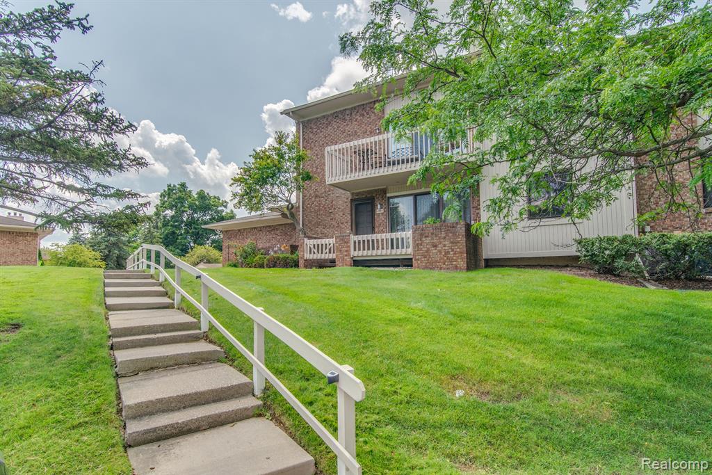 6598 MAPLE LAKES Drive, West Bloomfield, MI — Photo 27