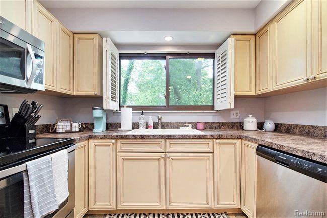 405 Forest Drive, Brighton, MI 48116 — Photo 10