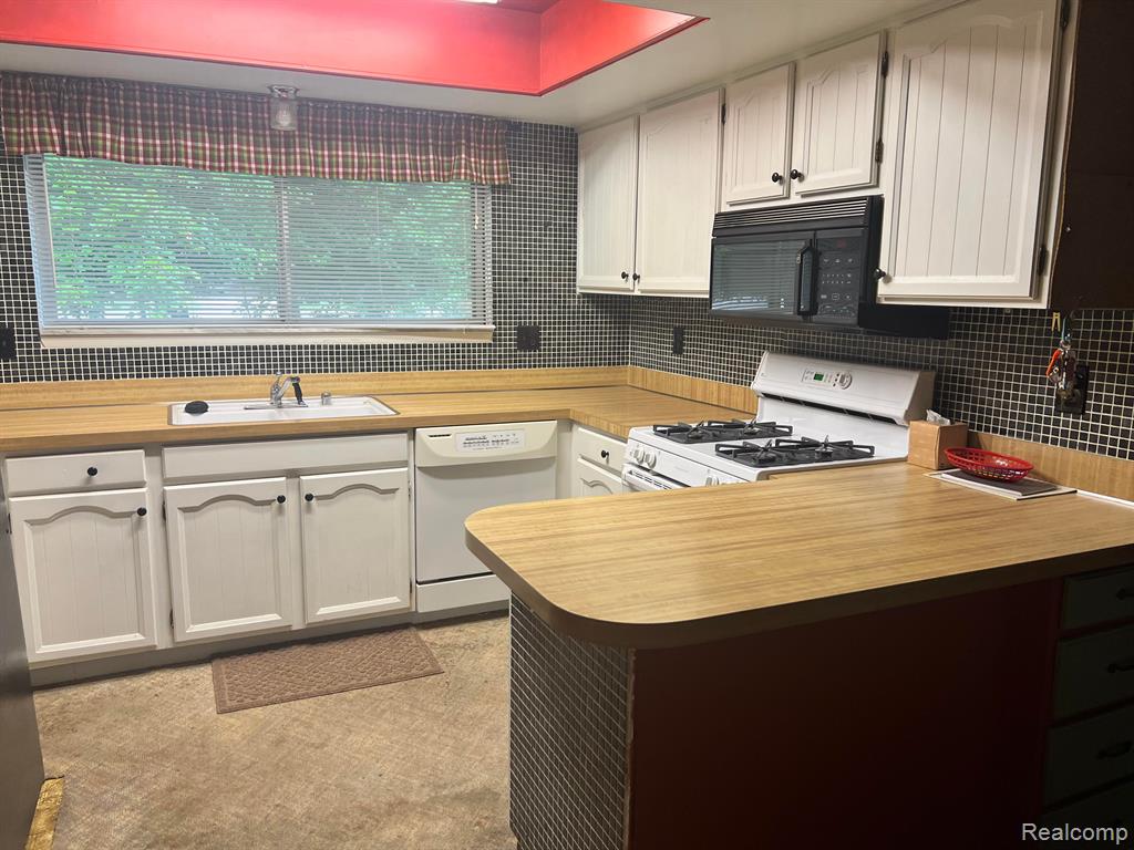 5335 BERWYCK Drive, Troy, MI 48085 — Photo 3