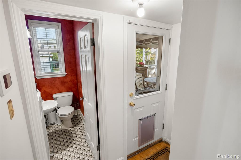 872 University Place, Grosse Pointe, MI 48230 — Photo 13