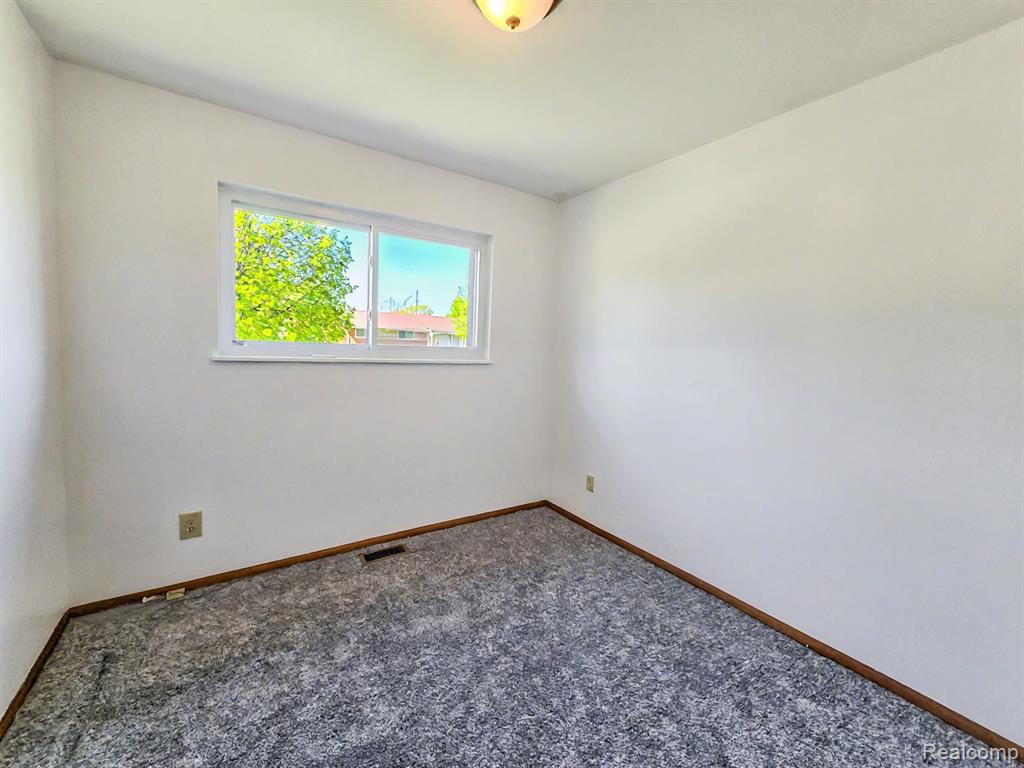 4640 ARDEN Avenue, Warren, MI 48092 — Photo 21