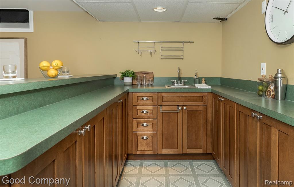 802 Orchard View Drive, Royal Oak, MI 48073 — Photo 35