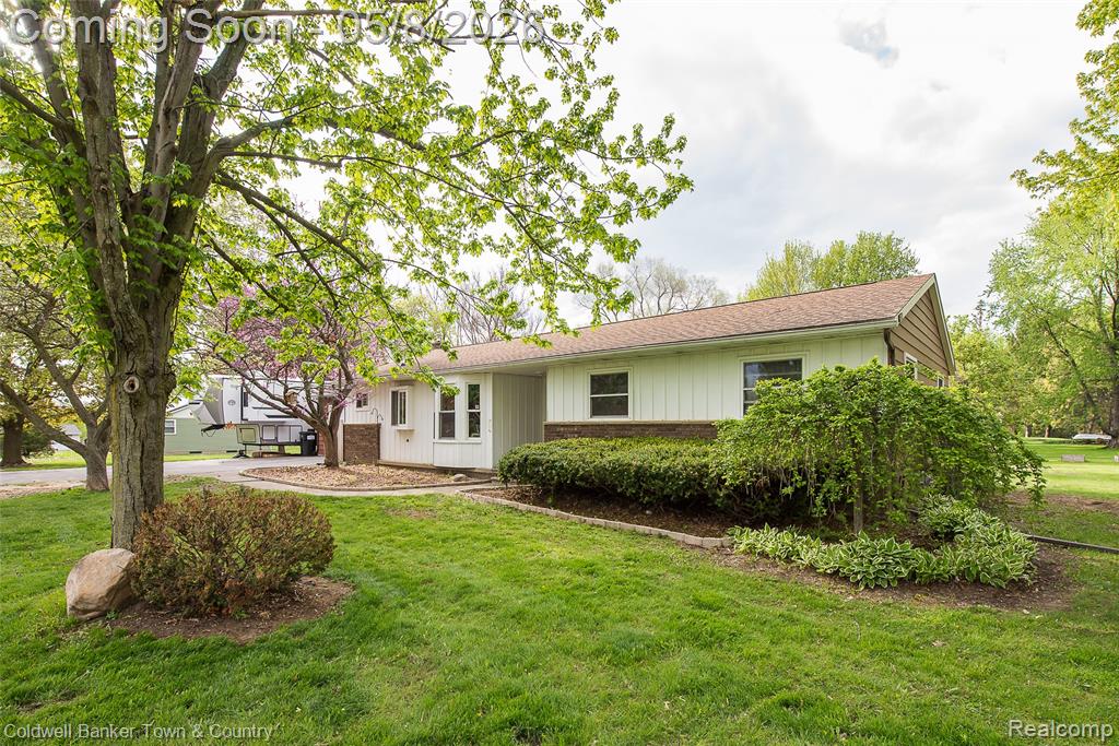 222 Bain Drive, Howell, MI 48855 — Photo 2