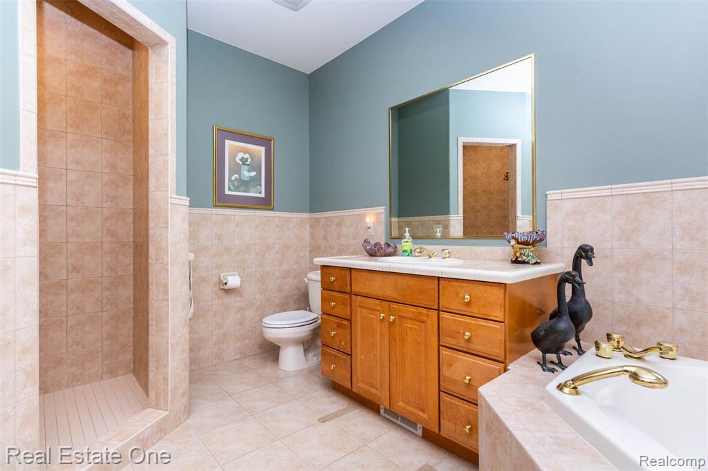 10215 Mill Pointe Drive, Goodrich Vlg, MI — Photo 32