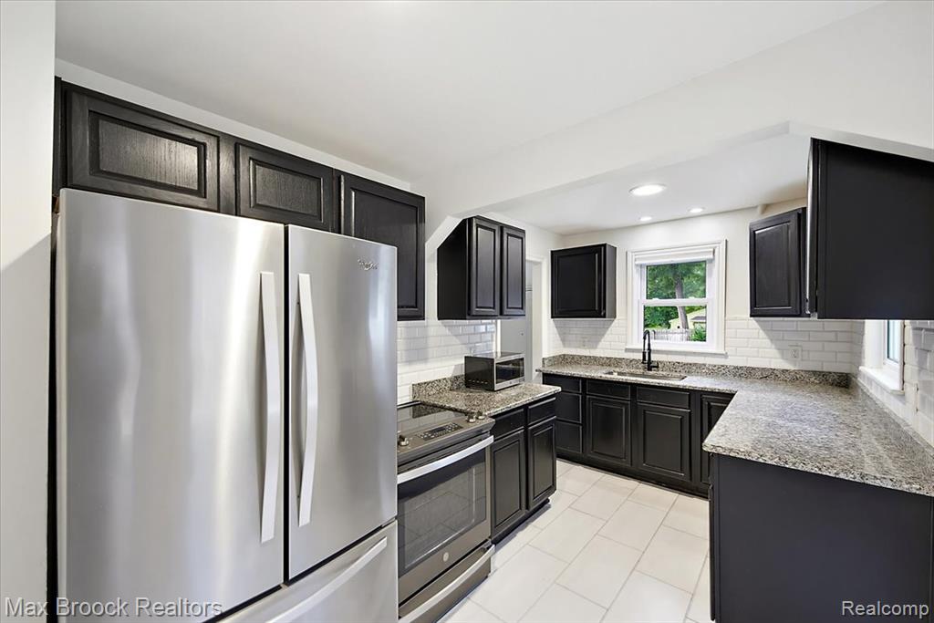 48023 Rex Street, Utica, MI 48317 — Photo 8