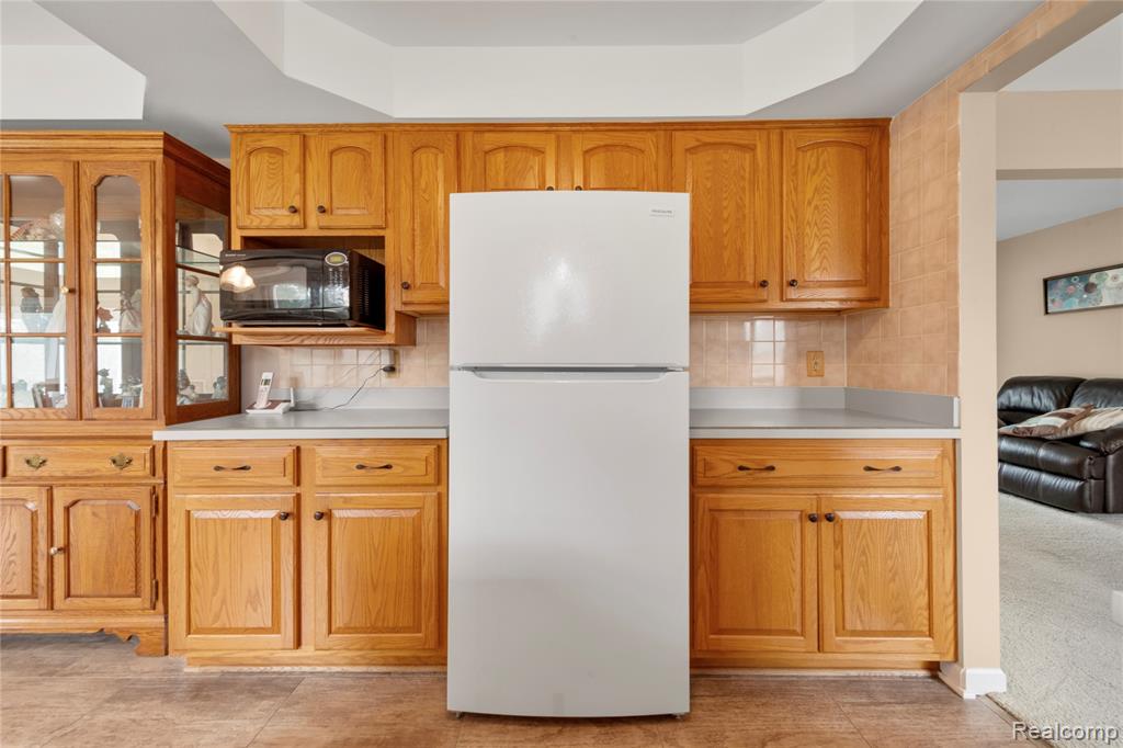 4902 Hubbard Drive, Troy, MI 48085 — Photo 12