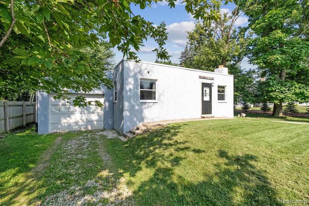 3039 Meridian Road, Okemos, MI 48864 — Photo 2