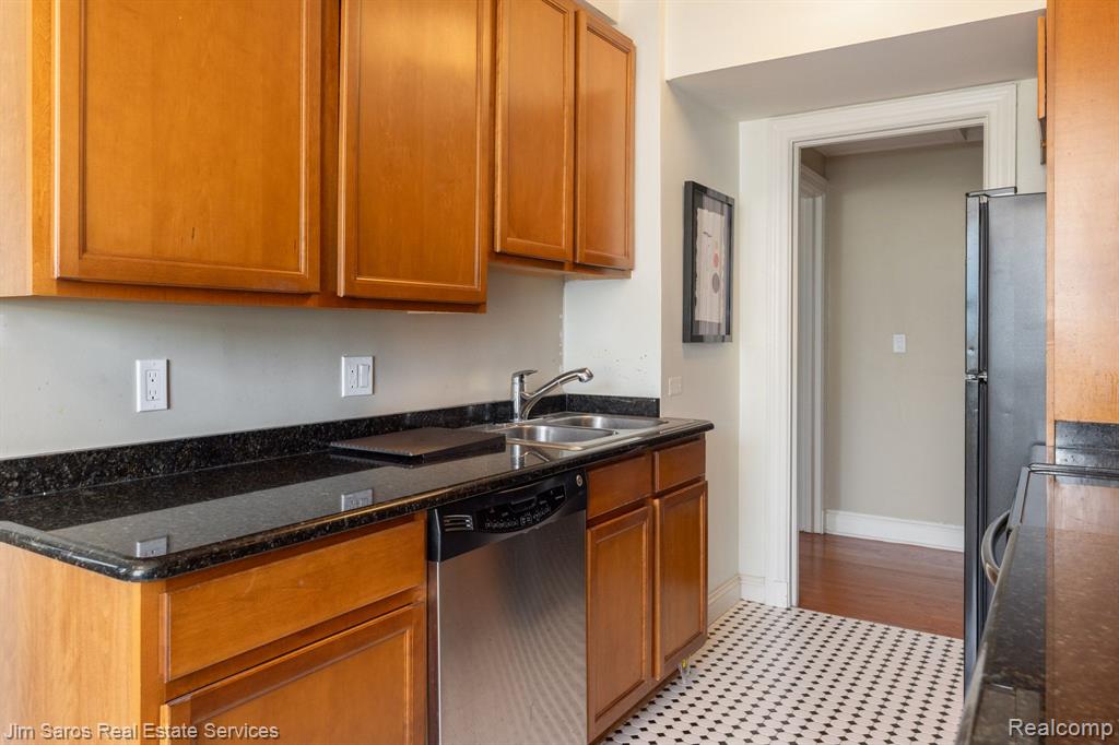 15 E KIRBY Street, 703, Detroit, MI 48202 — Photo 12