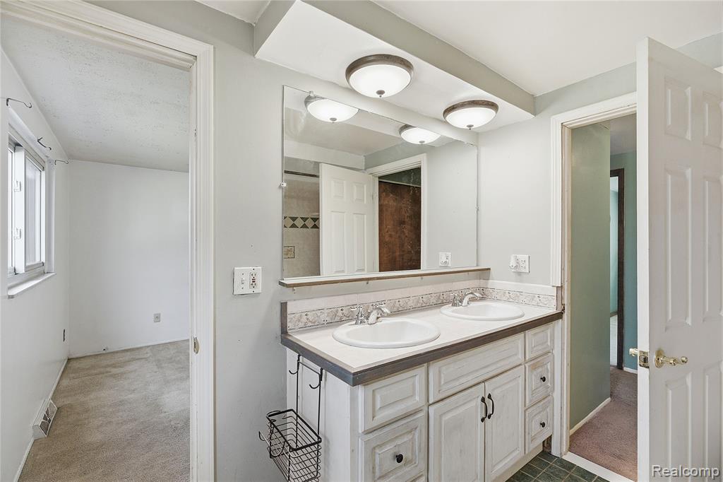 6230 Barker Drive, Waterford, MI 48329 — Photo 25