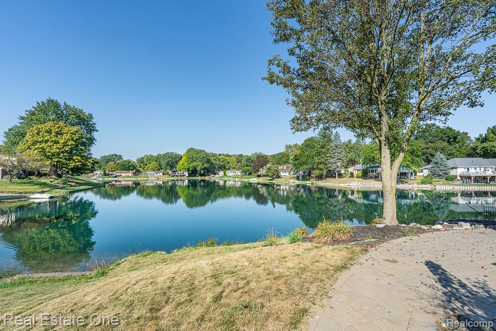 6621 Northpoint Drive, Troy, MI 48085 — Photo 14
