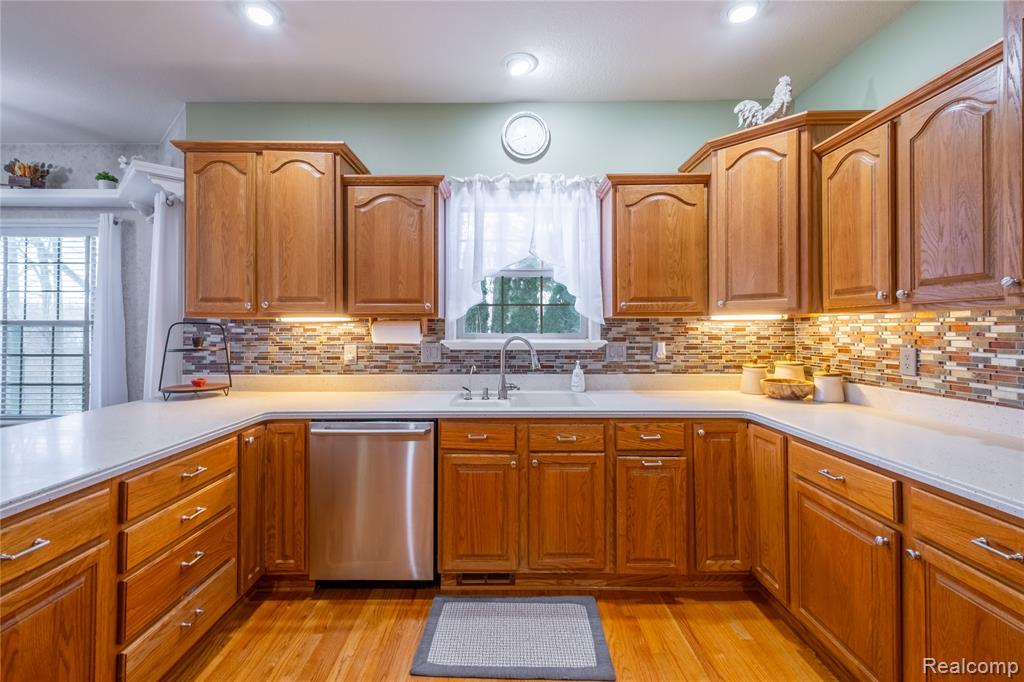 4204 Pavilion Court, Fenton, MI 48430 — Photo 16
