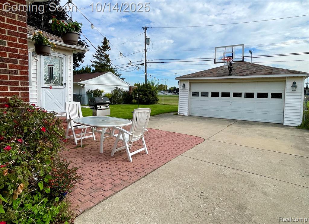 9325 RUTH AVE, Allen Park, MI 48101 — Photo 8