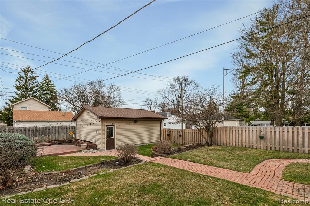 1488 Roslyn Road, Grosse Pointe Woods, MI 48236 — Photo 33