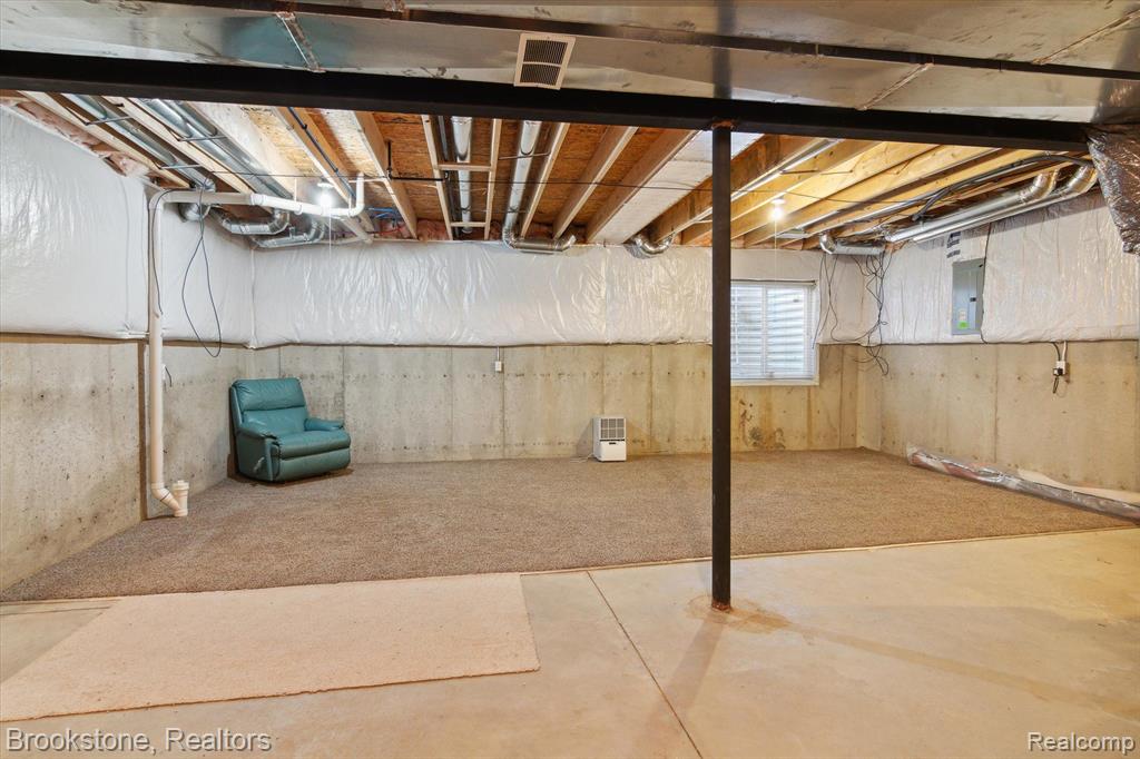 712 SUPERIOR Parkway, Westland, MI — Photo 37