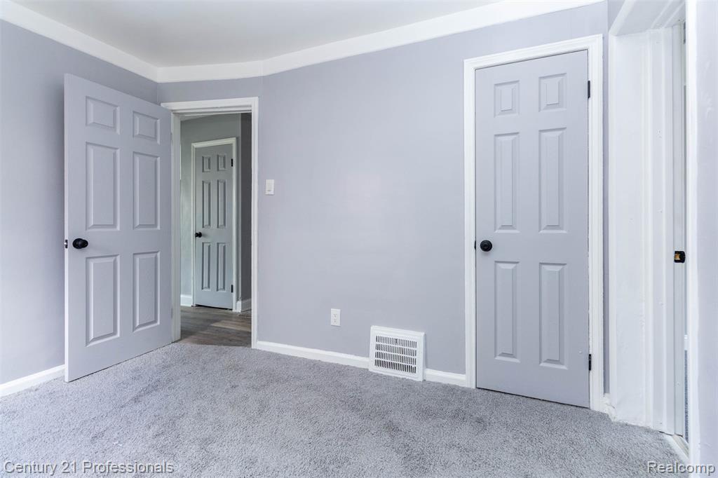 9037 Longacre Street, Detroit, MI 48228 — Photo 22