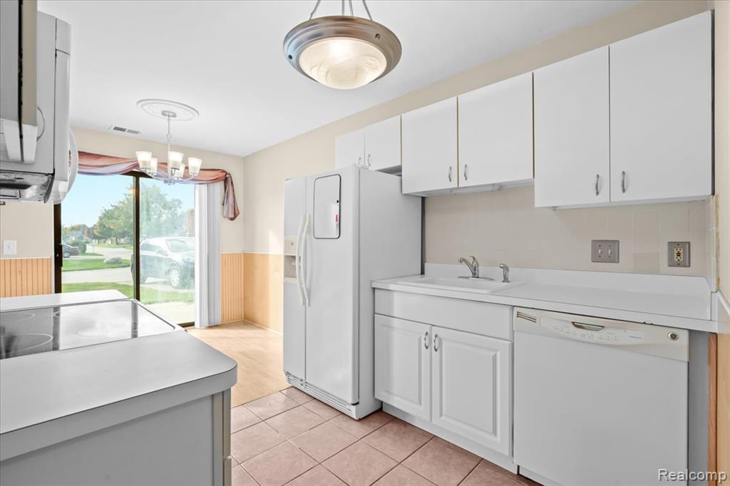 50105 N Jimmy Court, New Baltimore, MI 48047 — Photo 10