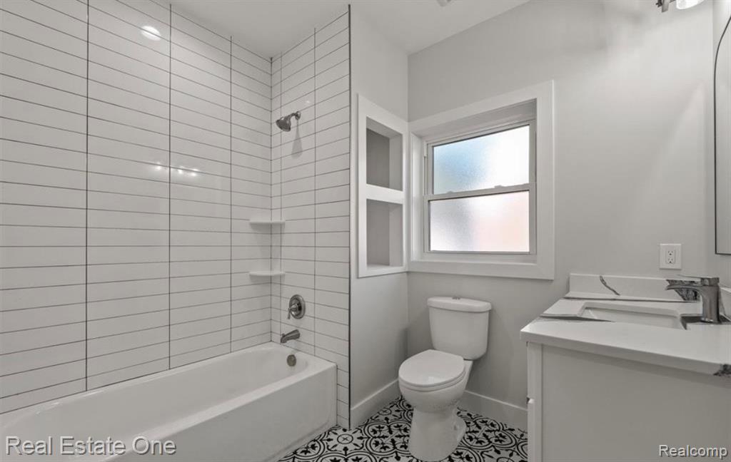 5636 Paris Drive, Sterling Heights, MI 48310 — Photo 25