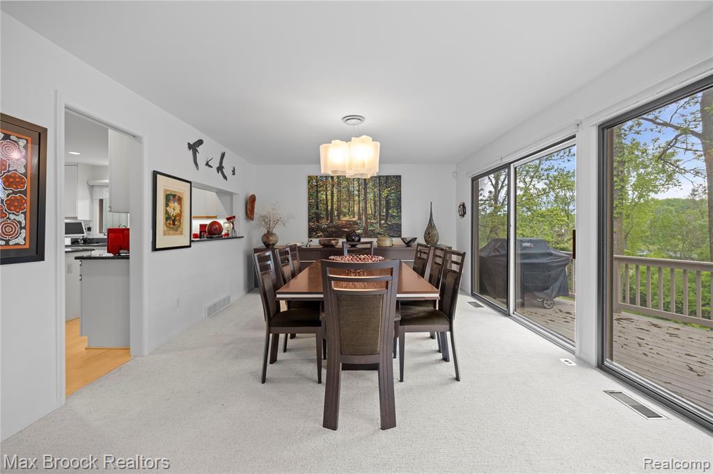 4933 Woodcliff Hill Road N, West Bloomfield, MI 48323 — Photo 10