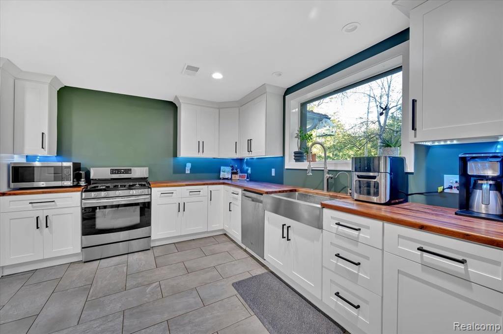 115 W Elmwood, Leonard, MI 48367 — Photo 11
