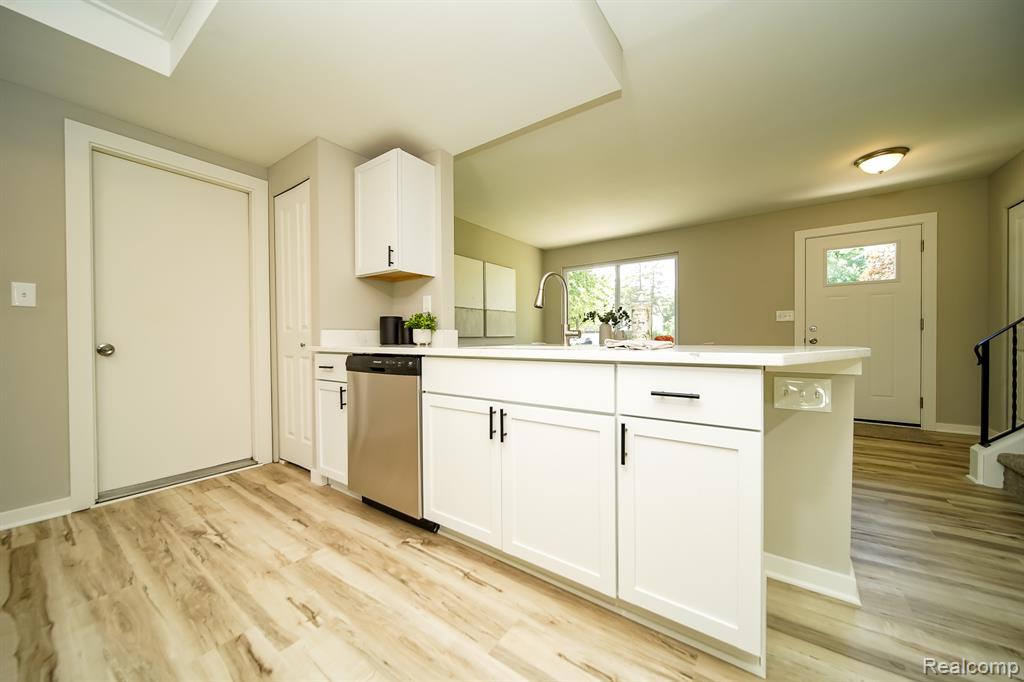 48297 Mallard Drive, New Baltimore, MI 48047 — Photo 22