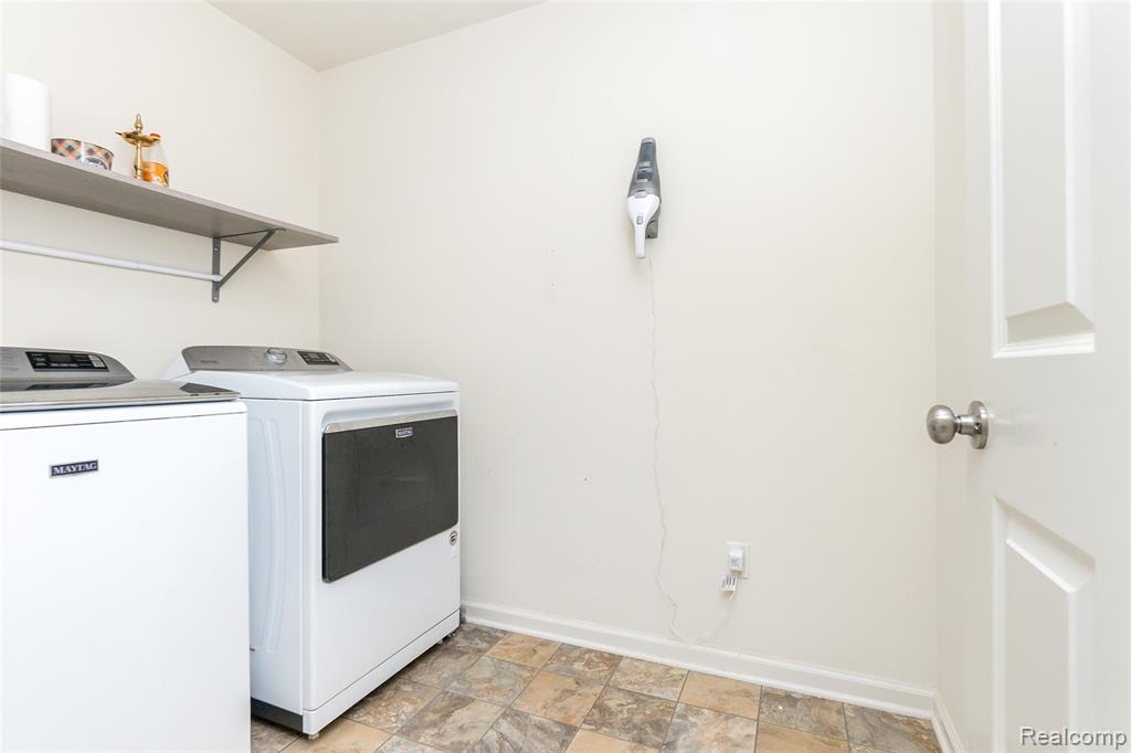 51224 Luke Lane, Novi, MI — Photo 41