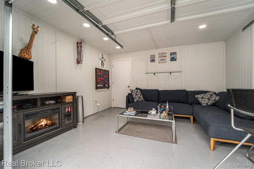 540 E CHESTERFIELD Street, Ferndale, MI 48220 — Photo 10