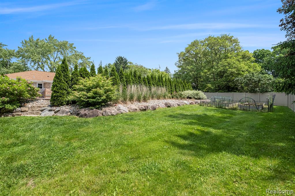 6306 Kings Knoll Road, Grand Blanc, MI 48439 — Photo 33