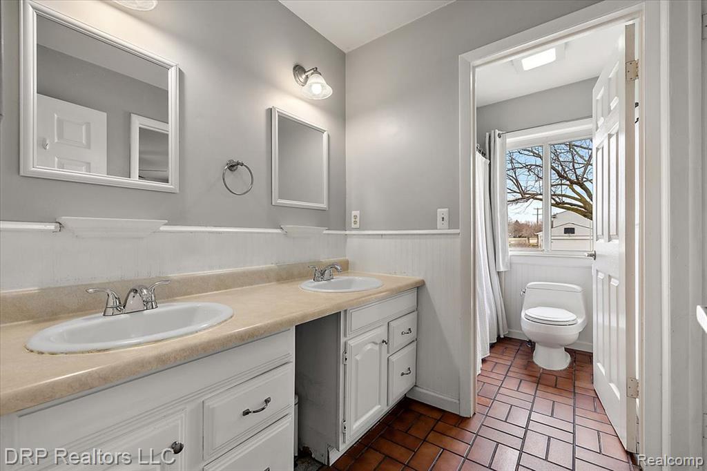 44012 Carrnation Drive, Sterling Heights, MI 48313 — Photo 26