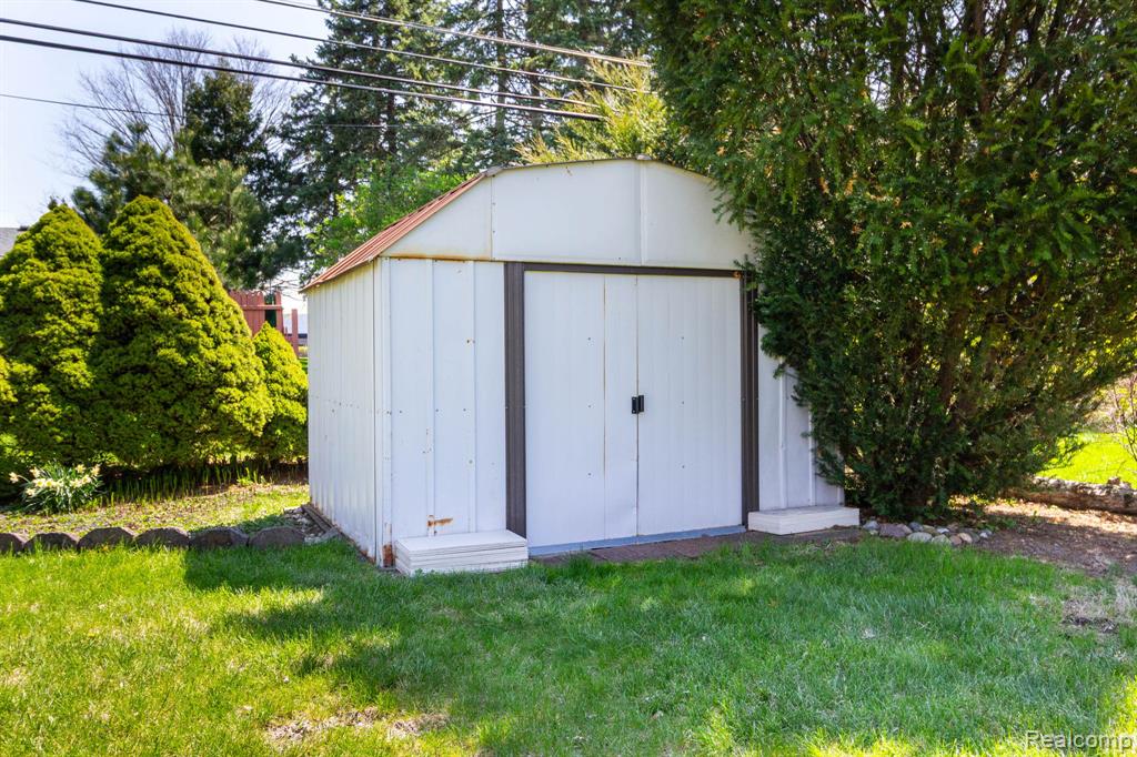 27948 Green Willow Street, Farmington, MI 48331 — Photo 48