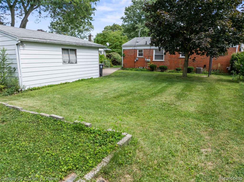 9235 Texas Street, Livonia, MI 48150 — Photo 5