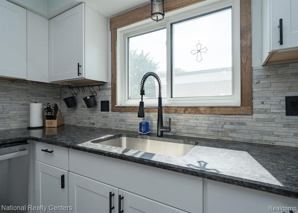 1760 Westwood Drive, Madison Heights, MI 48071 — Photo 9