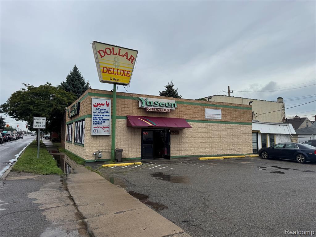 7052 Greenfield Road, Dearborn, MI 48126