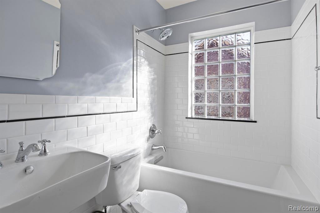 902 E 2ND Street, Royal Oak, MI 48067 — Photo 21